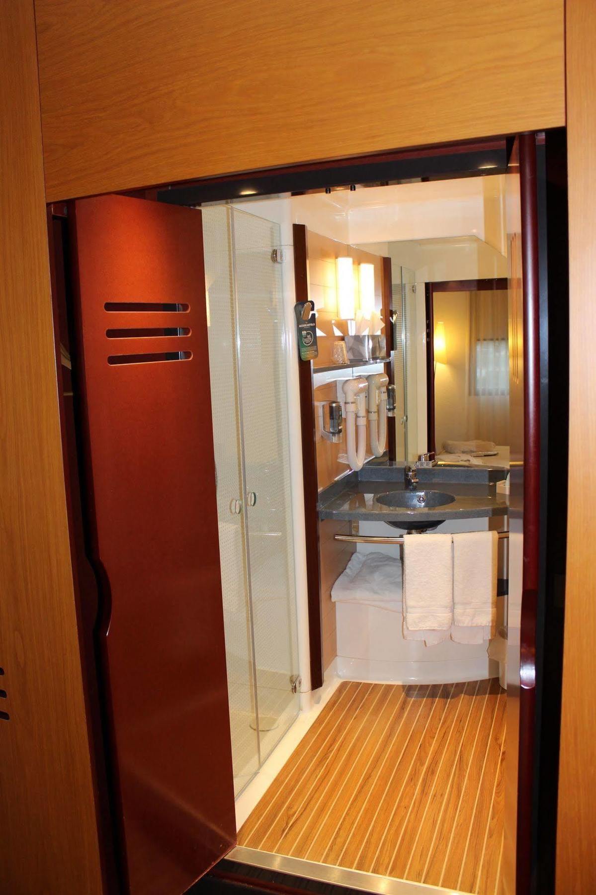 Hotel Calais Terminal Cite Europe 4 Etoiles 4*
